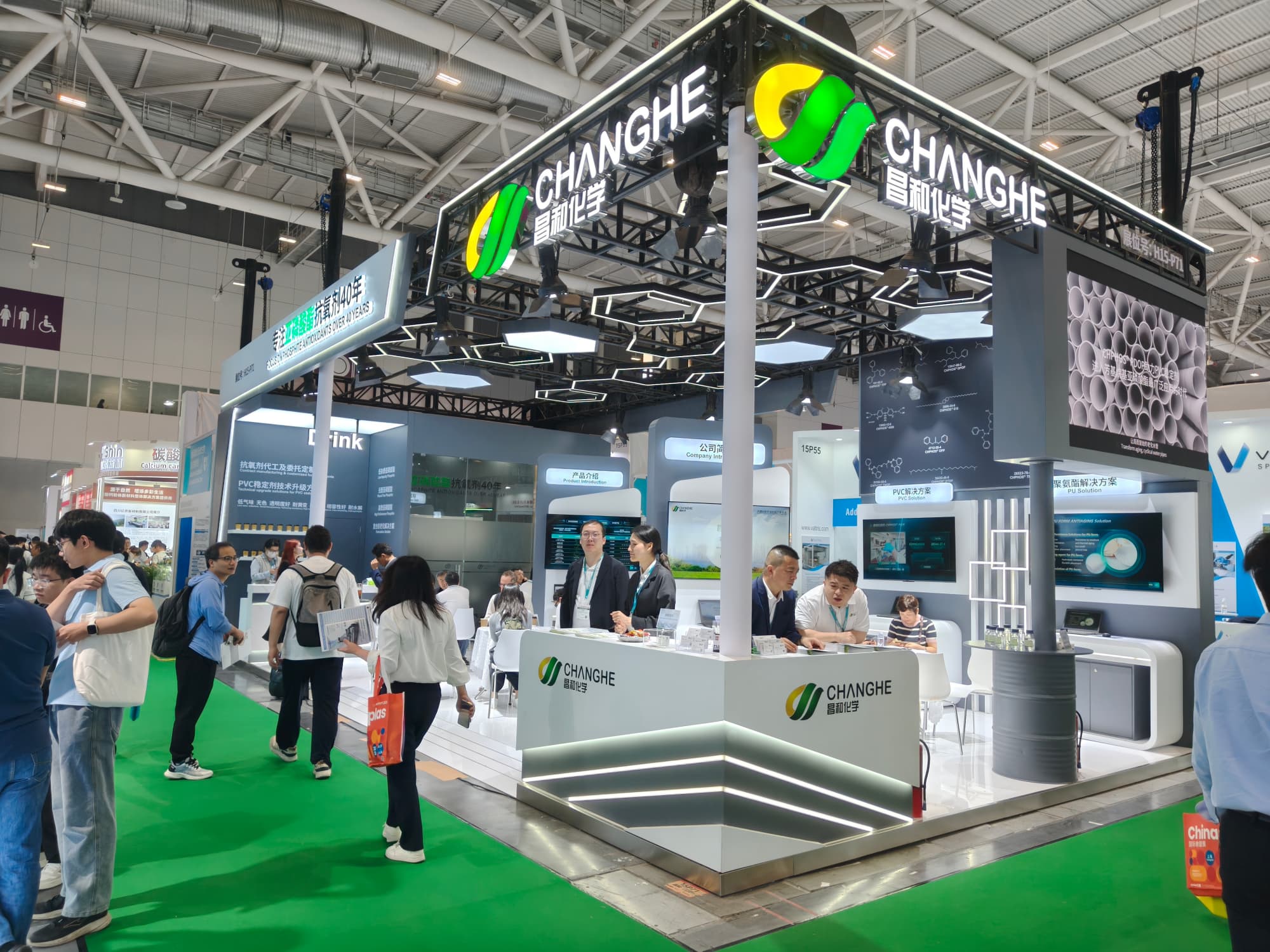 競爭激烈的橡塑展，靠什么展臺才能留住專業(yè)觀眾？