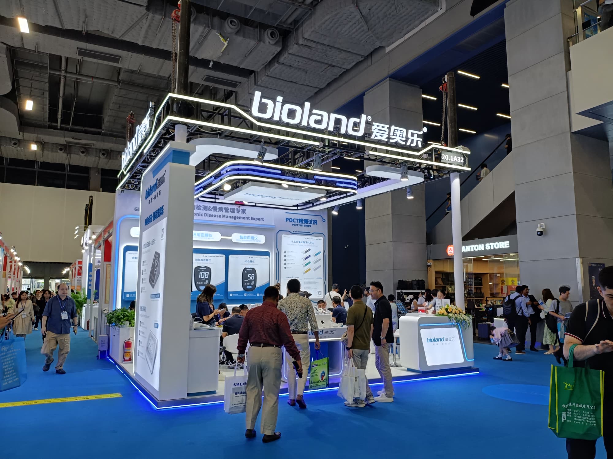 華南口腔展特裝展臺預算怎么花？這樣設計性價比最高