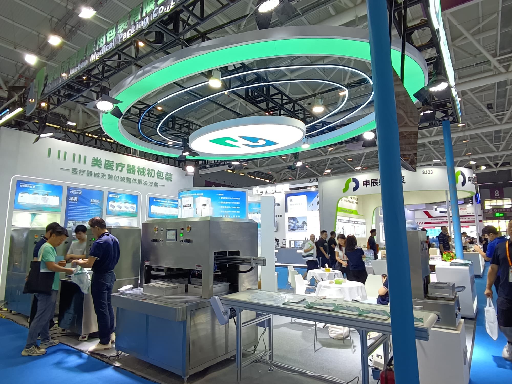 大健康展展臺設(shè)計(jì)：綠色科技風(fēng)，契合展會調(diào)性更吸睛